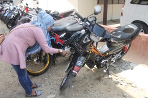 DIPERIKSA. Motor F1Z R milik Mul yang saat ini sedang diamankan di Mapolres Paser. (Rapal JKN)