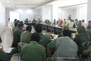 FOKUS. Suasana di aula Bapeda Kabupaten Paser, saat FGD Penyusunan RPJPD digelar. (Ajang Araya - Hello Borneo)