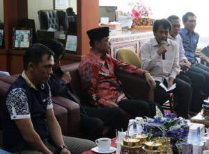 Wakil Bupati Penajam Pasr Utara, Mustaqim MZ menerima rombongan tim blusukan Presiden Jokowi (Subur - Humas Setkab Penajam Paser Utara)