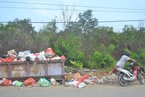 Sampah masih berserakan di beberapa sudut Tana Paser. (Rapal JKN/N Sya)