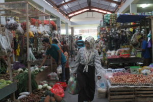 Suasana Pasar Penajam masih terlihat sepi jelang ramadan. (MR Saputra - Hello Borneo)