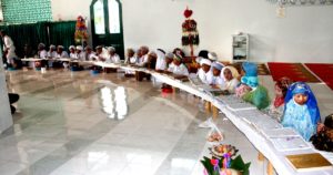 Khatam Al Quran massal sabtri TK TPA Al Falah Petung (Iskandar - Humas Setkab Penajam Paser Utara)
