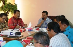 Sekretaris Kabupaten Penajam Paser Utara Tohar pimpin rapat evaluasi capaian PAD (Subur Priono - Humas Setkab Penajam Paser Utara)