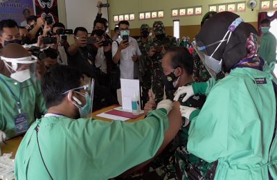 PEMBERIAN VAKSIN PERTAMA DI KALANGAN PEJABAT PPU