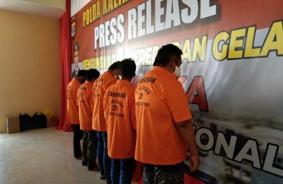 Tersangka dengan barang bukti 126 kg sabu