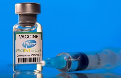 Penelitian: vaksin COVID-19 Pfizer-BioNTech 90 persen efektif untuk membuat seseorang terhindar dari dirawat inap akibat virus itu selama enam bulan setelah mendapatkan dosis kedua. (Ilustrasi)