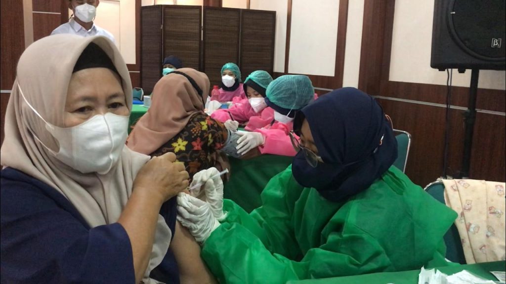Kebijakan mewajibkan penggunaan aplikasi penggunaan aplikasi pedulilindungi. (Muh. Riskiullah)