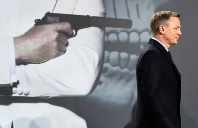 Aktor Inggris Daniel Craig berpose untuk fotografer pada sesi pemotretan untuk film James Bond baru 'Spectre' pada 28 Oktober 2015 di Berlin. (Foto: AFP)
