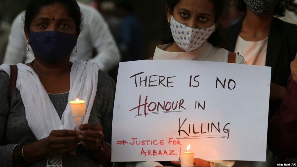 Aktivis India dan lainnya berpartisipasi dalam protes terhadap pembunuhan Arbaz Mullah di distrik Belagavi di negara bagian Karnataka selatan di Bengaluru, India, 5 Oktober 2021. (Foto: AP/Aijaz Rahi)