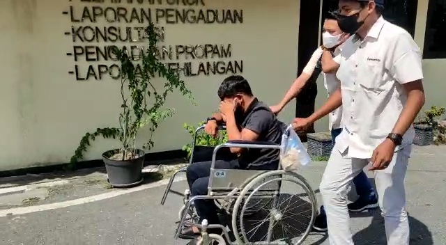 Penanggungjawab CV Jaya Riski, Iwan Setiawan Batubara melaporkan kejadian tersebut ke Polresta Balikpapan. (DP)