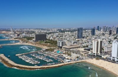 Pemandangan dari udara yang menunjukkan lanskap Kota Tel Aviv, Israel, dalam foto yang diambil pada 18 Mei 2021.