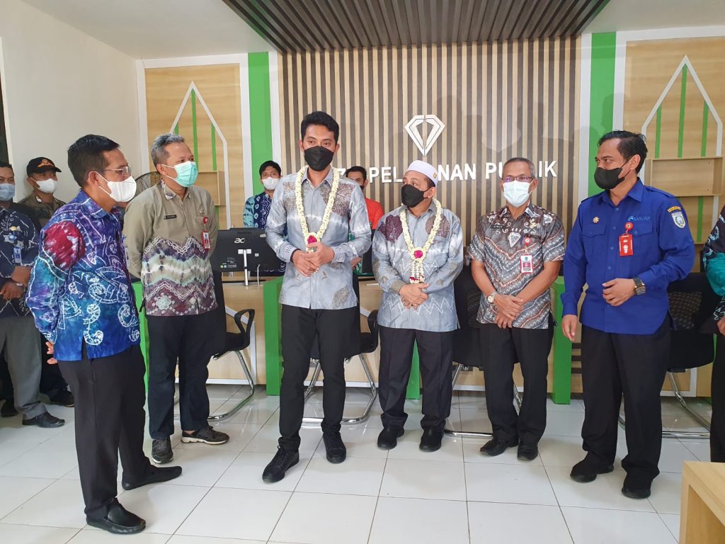 Bupati Banjar H. Saidi Mansyur didampingi wakilnya Habib Idrus Al-Habsyie resmikan Plaza Pelayanan Publik. (Ist)
