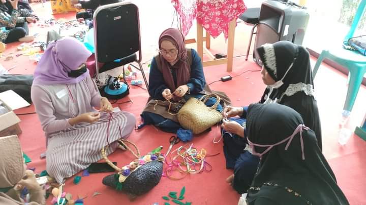 Kerajinan anyam rotan atau purun di Kapuas. (Ist)