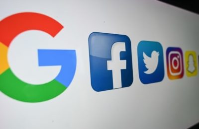 Logo perusahaan teknologi dan layanan Internet multinasional Amerika, dari kiri : Google, media sosial online Amerika dan layanan jejaring sosial, Facebook, Twitter. (Foto: AFP)