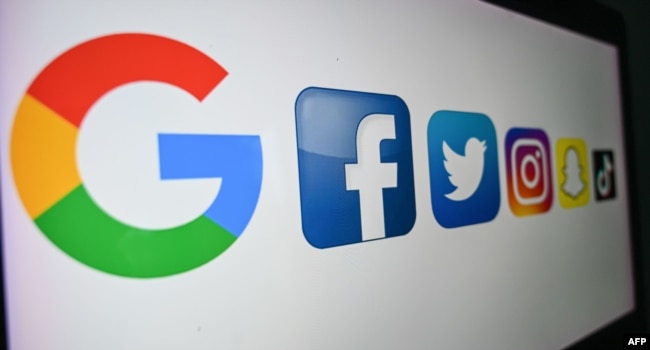 Logo perusahaan teknologi dan layanan Internet multinasional Amerika, dari kiri : Google, media sosial online Amerika dan layanan jejaring sosial, Facebook, Twitter. (Foto: AFP)
