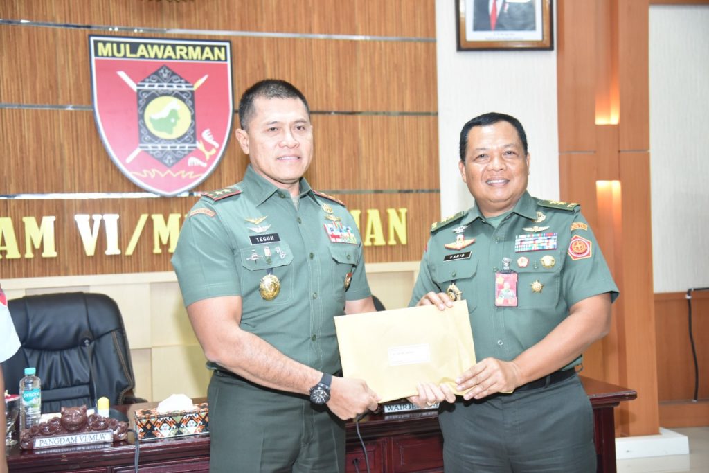 Panglima Kodam VI/Mulawarman Mayor Jenderal TNI Teguh Pudjo Rumekso menghadiri Taklimat Akhir Audit kinerja Itjen TNI Periode II TA. 2022 yang dipimpin oleh Wairjen TNI, Mayjen TNI Farid Makruf. (Ist)
