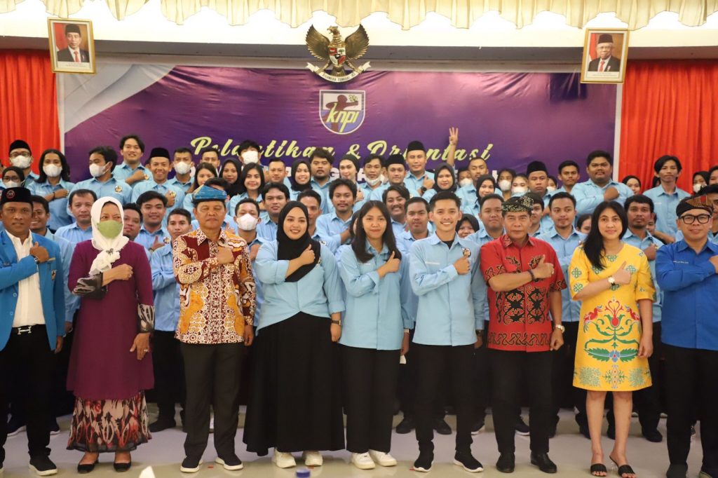 ORASI KEPEMUDAAN : Gubernur Kaltara, Drs H Zainal A Paliwang SH, M.Hum mengisi orasi kepemudaan pada Pelantikan DPD KNPI Kabupaten Nunukan, Selasa (19/7). (Ist)