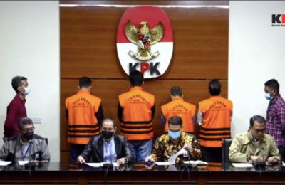 KPK menangkap Rektor Universitas Lampung dan sejumlah pihak lain dalam kasus suap terkait penerimaan mahasiswa baru jalur mandiri, dalam tangkapan layar.