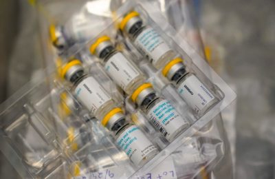 FILE - Vaksin cacar monyet (monkeypox) di dalam pendingin klinik vaksinasi OASIS Wellness Center, New York, 19 Agustus 2022. (AP/Mary Altaffer, File)