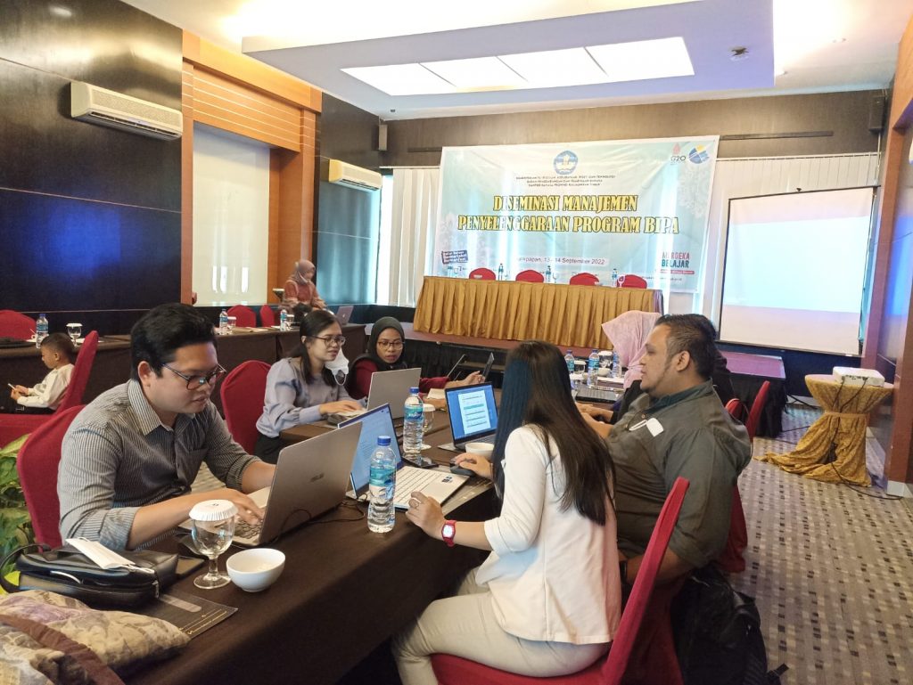 Program Diseminasi Manajemen Penyelenggaraan Program Bahasa Indonesia bagi Penutur Asing (BIPA) kepada sejumlah akademisi dan lembaga pendidikan di kota Balikpapan.(SAR)