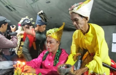 Budaya Bugis Akui 5 Gender – Bissu jadi petunjuk bahwa eksistensi nonbiner bukan adopsi dari budaya Barat (Dokumentasi Eka Pangkep).