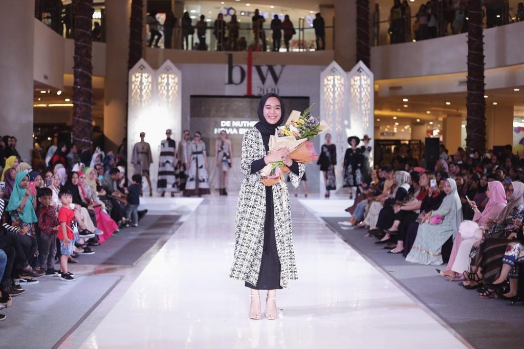 Novia Fashion Designer Muda Berprestasi Asal Kota Balikpapan. (Ist)