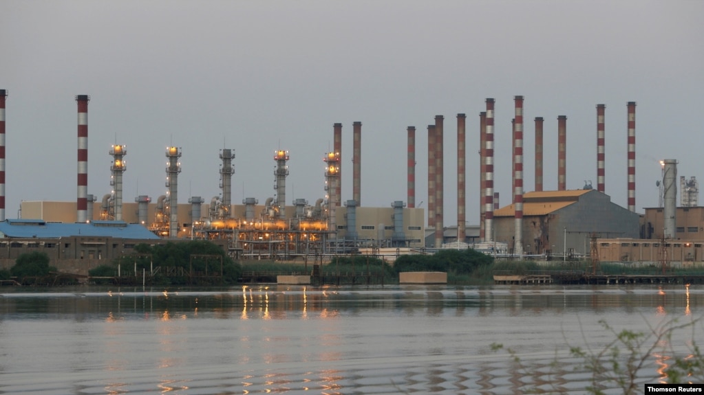 Pamandangan dari kilang minyak Abadan yang terletak di sebelah barat daya Iran dalam foto yang diambil pada 21 September 2019. (Foto: Reuters)