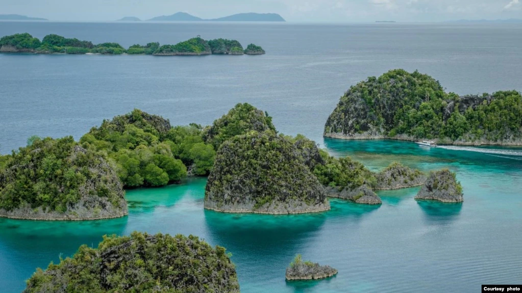 Kawasan Raja Ampat di Papua Barat dinobatkan oleh "Lonely Planet" sebagai “Lokasi Yang Harus Dikunjungi” pada tahun 2023. (Courtesy: Kemenparekraf)