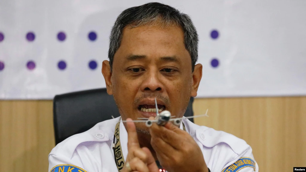 Ketua Sub Panitia Penyelidikan Kecelakaan Angkutan Pesawat Udara, Nurcahyo Utomo menyampaikan sambutannya saat menyampaikan laporan akhir penyelidikan jatuhnya pesawat Sriwijaya Air Flight SJ 182 2021 di Jakarta, 10 November 2022. REUTERS/Ajeng Dinar Ulfiana