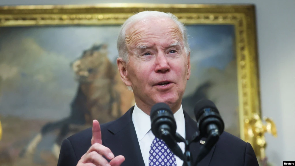 Presiden AS Joe Biden menyampaikan pernyataan tentang keuntungan yang diraih oleh sejumlah perusahaan minyak dalam konferensi pers di Gedung Putih, Washington, pada 31 Oktober 2022. (Foto: Reuters/Leah Millis)