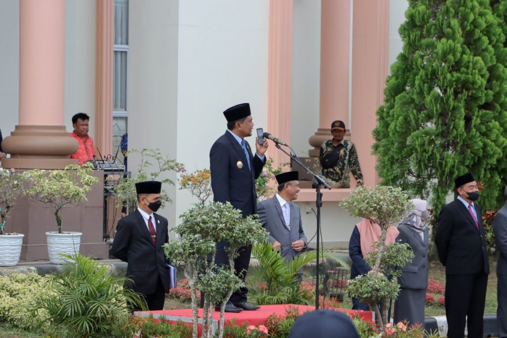 Bupati PPU, Hamdam Pongrewa melakukan launching Layanan Call Center 112. (Ist)