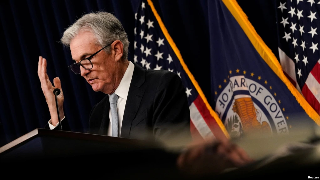 Kepala Federal Reserve Jerome Powell memberikan konferensi pers setelah mengumumkan bahwa untuk menekan inflasi The Fed kembali menaikkan suku bunga acuan sebesar 0,75 persen di Washington, DC hari Rabu (2/11).