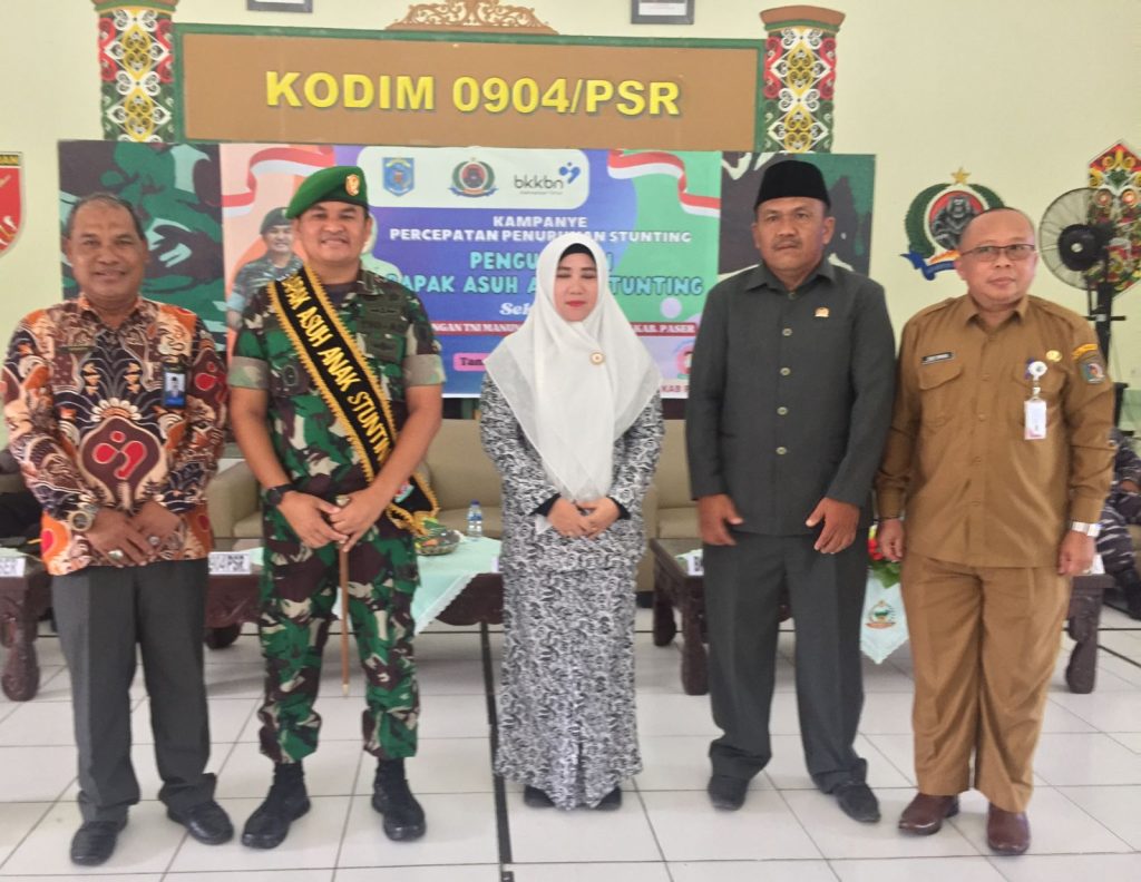 Pgs Dandim 0904/Paser, Letkol Inf Ary Susetyo dikukuhkan sebagai Bapak Asuh Anak Stunting (BAAS) di Kabupaten Paser. (Ist)
