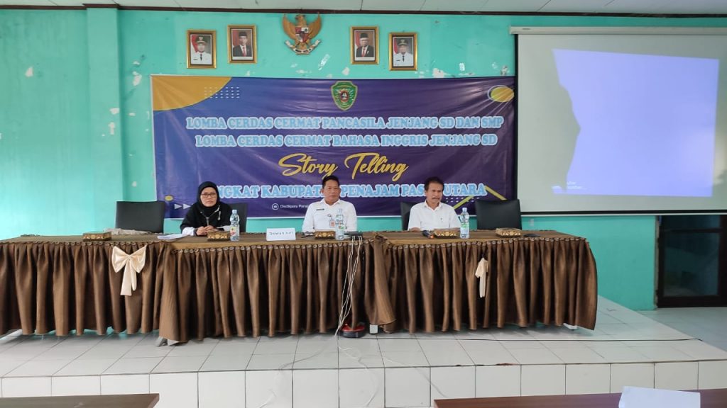 Kadisdikpora Kabupaten PPU, Alimudin (Tengah). (ESY)