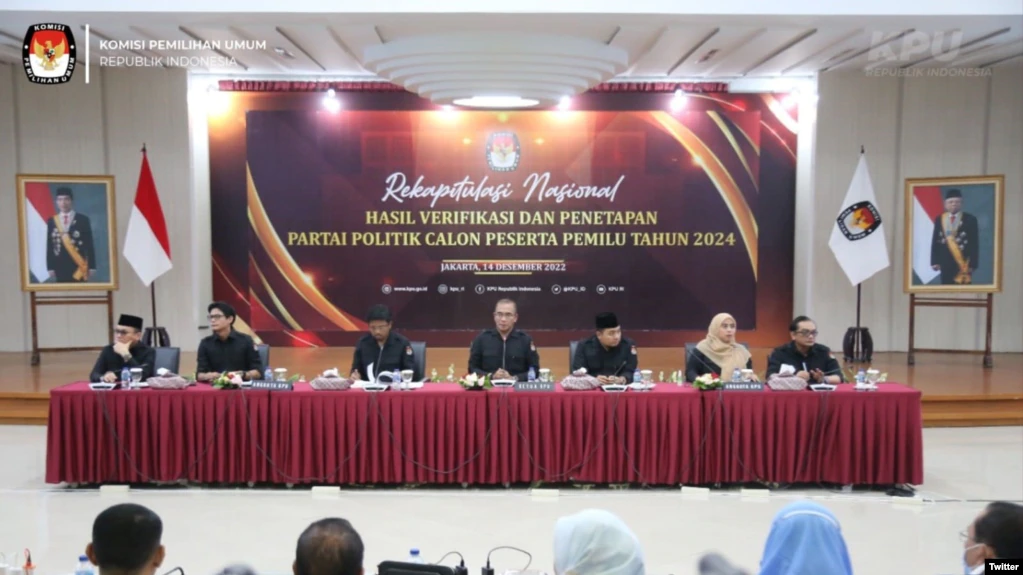 Rapat Rekapitulasi Nasional Hasil Verifikasi dan Penetapan Parpol Pemilu Tahun 2024, di Gedung KPU, Rabu (14/12). (Twitter/@KPU_ID)