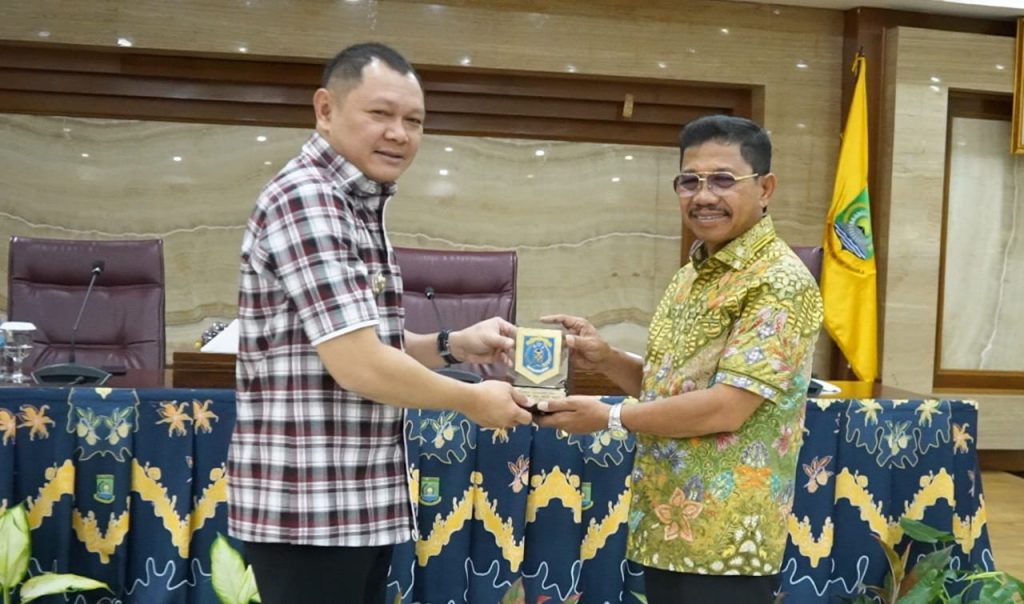 Bupati Paser Fahmi Fadli diterima Wakil Walikota Tangerang Sachrudin. (Ist)