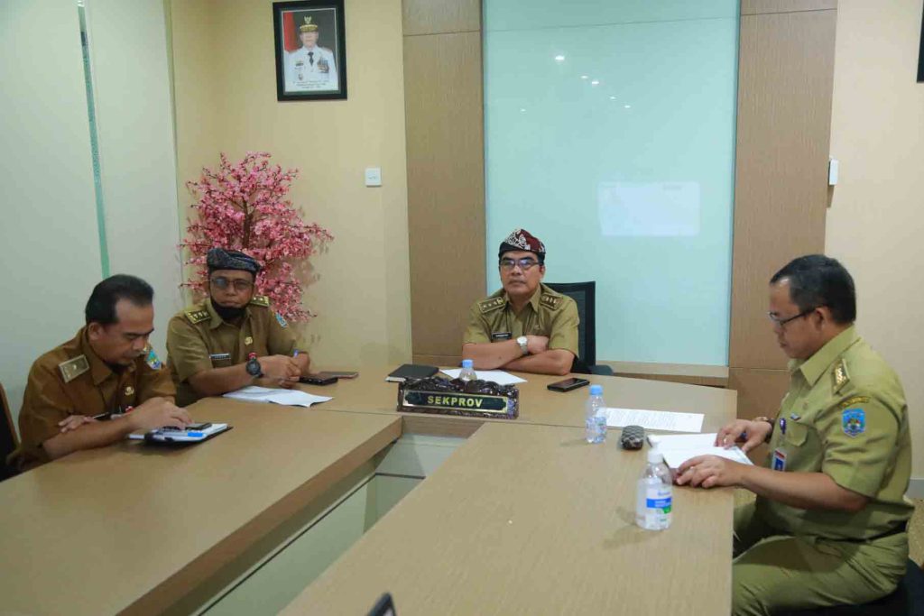 Sekprov Kaltara, Suriansyah, mengikuti Rakor penjelasan terkait pasca pencabutan kebijakan PPKM. (Ist)