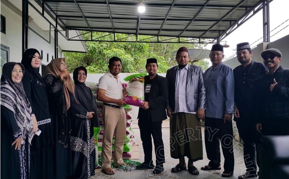 Bupati PPU, Hamdam Pongrewa bersama zwak Paskas PPU. (Ist)