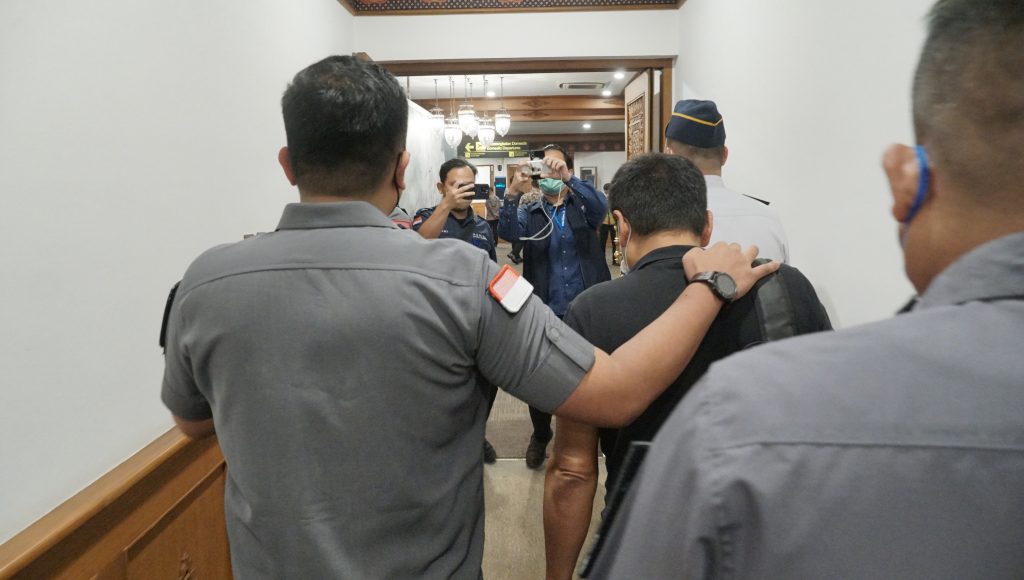 Ilustrasi penertiban WNA oleh imigrasi. (Ist)