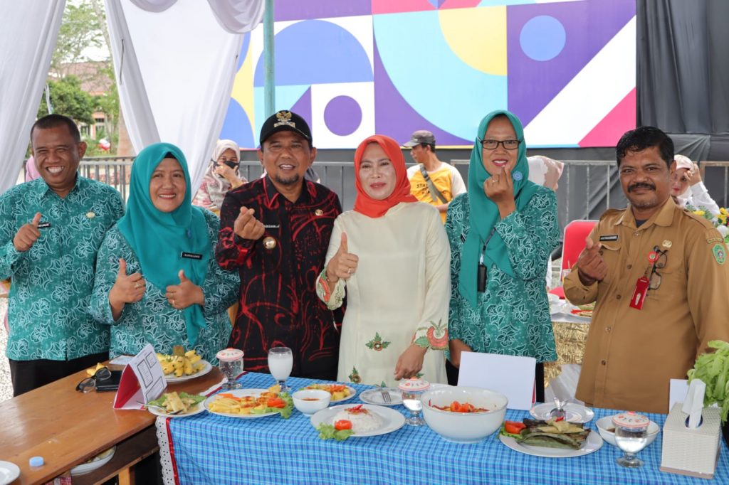 Bupati PPU, Hamdam bersama peseta lomba. (Ist)