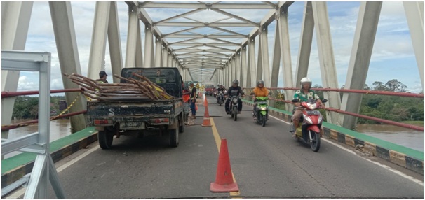 Buka-Tutup Arus Lalu Lintas Jembatan Sei Katingan. (Ist)