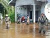 Satpol PP Kabupaten Penajam Paser Utara (PPU) melakukan monitoring banjir. (Ist)