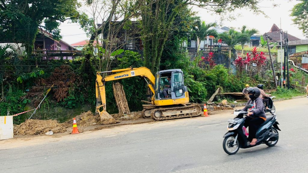 Pengerjaan Pemasangan Jargas di kawasan KM 1. (Ist)