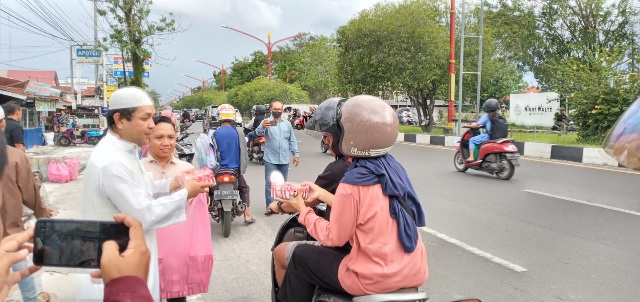 PWI Kalteng Berbagi Takjil. (Ist)