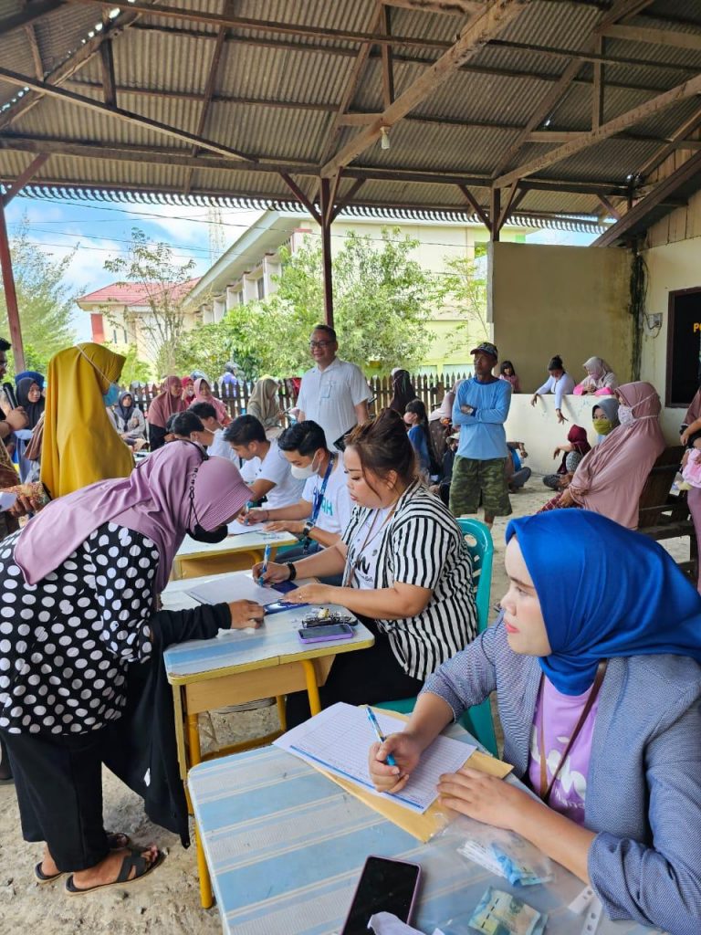 Bazar Sembako Murah di Kelurahan Petung. (Ist)