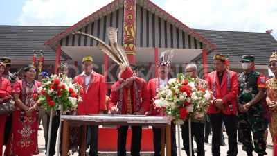 Bupati Sanggau, Paolus Hadi bersama Wakil Bupati Sanggau, Drs. Yohanes Ontot. (Ist)