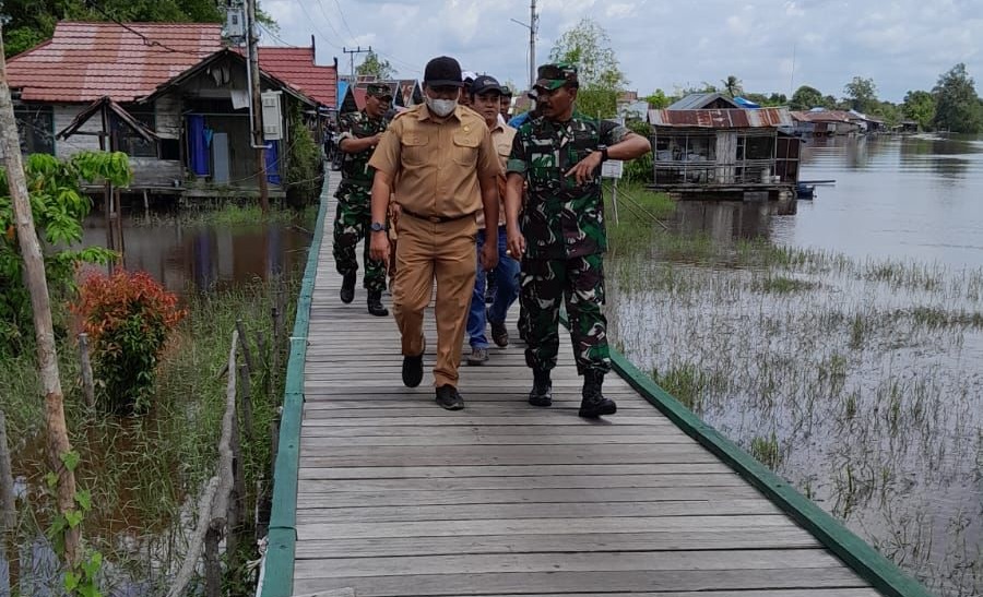 Perbaikan Jalan Titian di Katimpun Diserahterimakan ke Disperkimtan. (Ist)