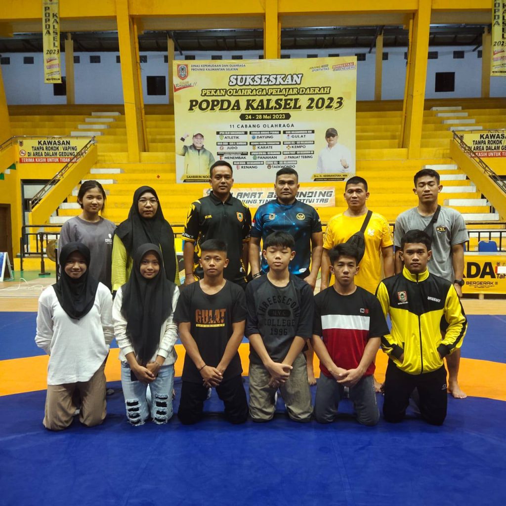 Tujuh atlet gulat junior Kalimantan Selatan. (Ist)