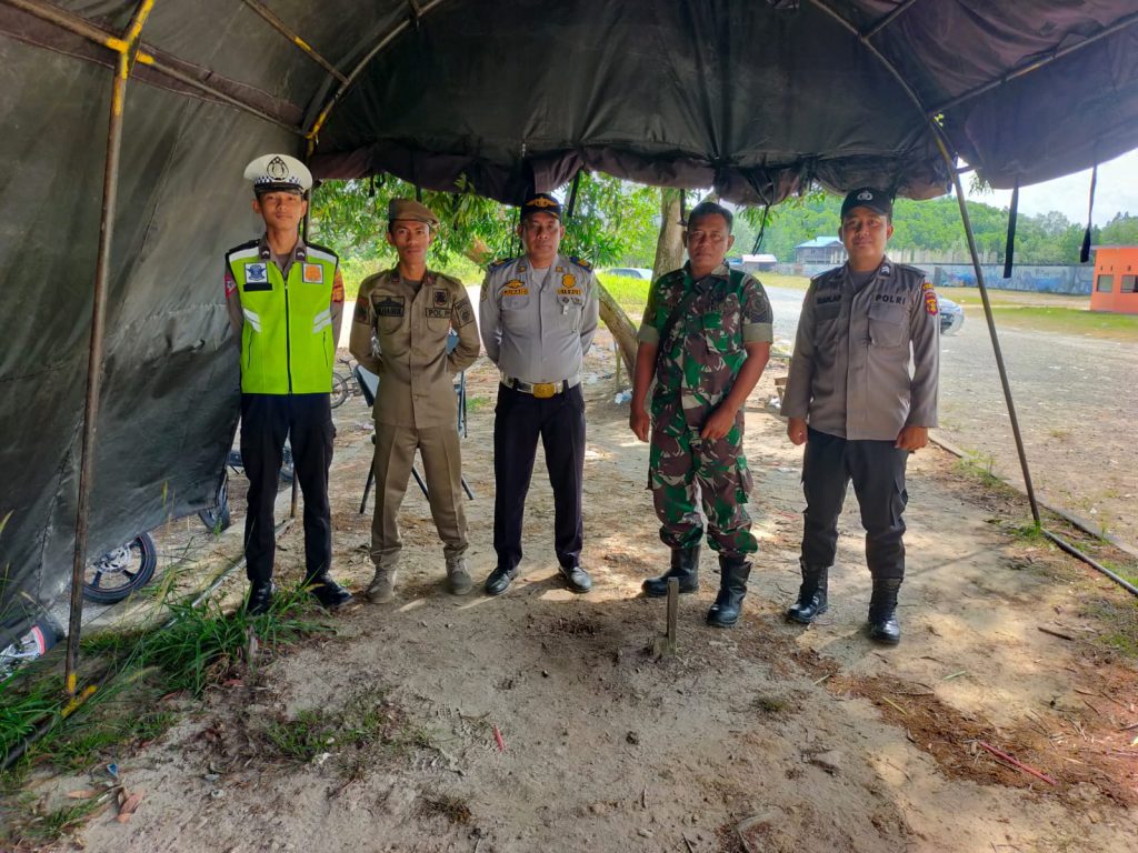 Satpol PP Kabupaten PPU melakukan pengamanan. (Ist)