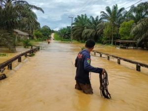 Banjir yang terjadi di Desa Karang Jinawi, Kecamatan Sepaku. (Ist)